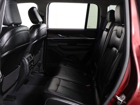 Used 2023 Jeep Grand Cherokee Limited image 29