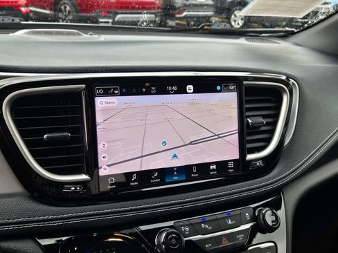 Used 2021 Chrysler Pacifica Touring-L w/ Uconnect Theater Family Group FWD image 43