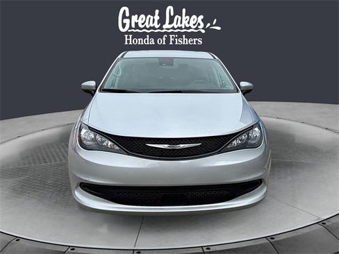 Used 2023 Chrysler Voyager LX image 8