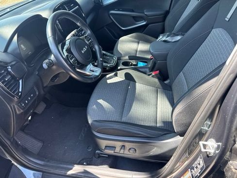 Certified 2023 Kia Soul EX FWD image 3