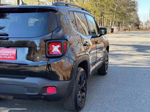 Used 2017 Jeep Renegade Altitude image 5