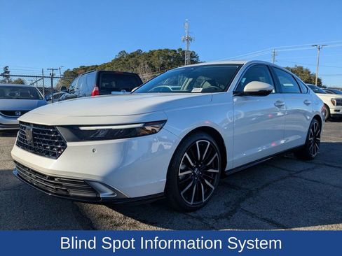 Used 2024 Honda Accord Touring image 9