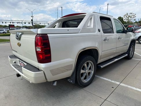 Used 2013 Chevrolet Avalanche LTZ AWD/4WD image 6