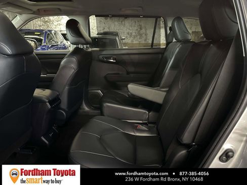Certified 2025 Toyota Highlander XLE AWD/4WD image 16