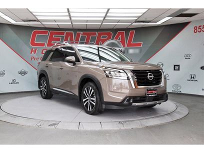 Used 2024 Nissan Pathfinder Platinum