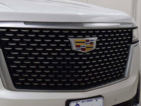 Used 2023 Cadillac Escalade Premium Luxury AWD/4WD image 11
