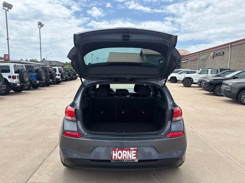 Used 2018 Hyundai Elantra GT FWD image 10