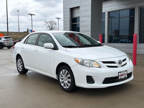 Used 2012 Toyota Corolla LE FWD image 2