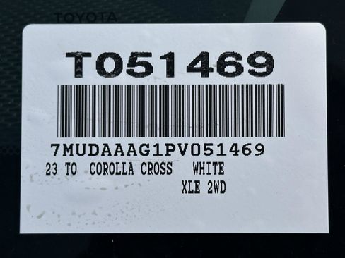 Used 2023 Toyota Corolla Cross XLE w/ Convenience Package FWD image 15