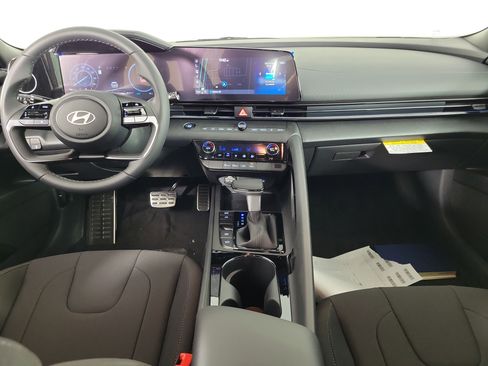 New 2025 Hyundai Elantra SEL image 4