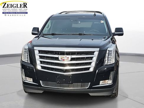 Used 2018 Cadillac Escalade ESV Premium Luxury image 2