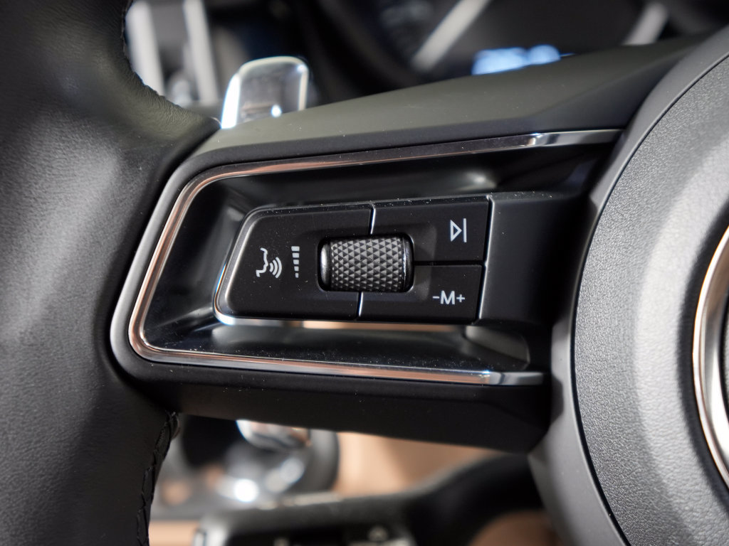 Certified 2023 Porsche Macan Turbo AWD/4WD image 27