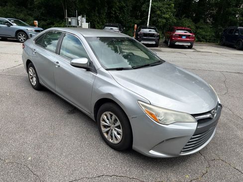 Used 2015 Toyota Camry LE FWD image 14