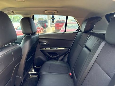 Used 2022 Chevrolet Trax LT w/ LT Convenience Package AWD/4WD image 18