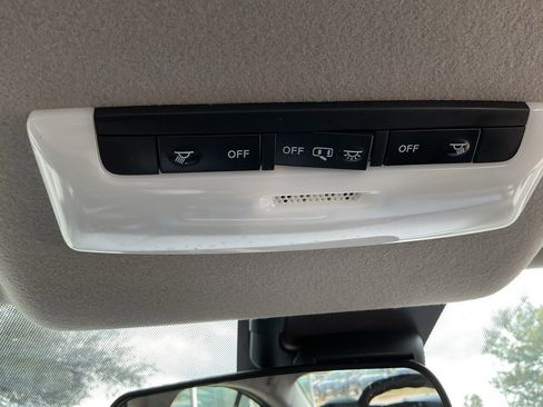 Used 2025 Nissan Versa SV image 27