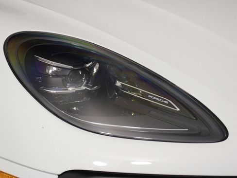 Certified 2026 Porsche Macan AWD/4WD image 28