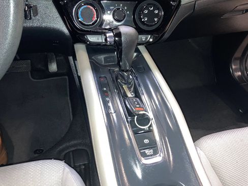 Used 2018 Honda HR-V LX image 31