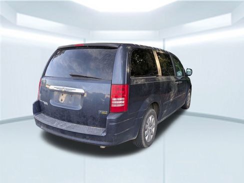 Used 2008 Chrysler Town & Country LX image 5