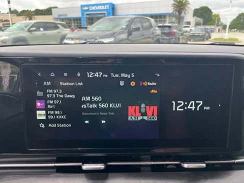 Used 2024 Kia Carnival EX FWD image 21