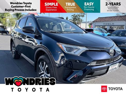 Used 2018 Toyota RAV4 LE image 1