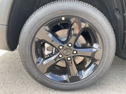 New 2025 Jeep Grand Cherokee L Altitude AWD/4WD image 9