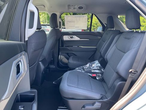 New 2026 Ford Explorer Active RWD image 14