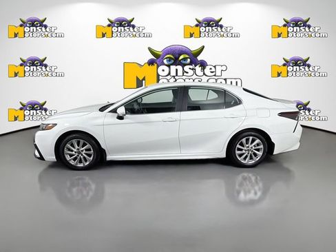 Used 2024 Toyota Camry SE FWD image 8