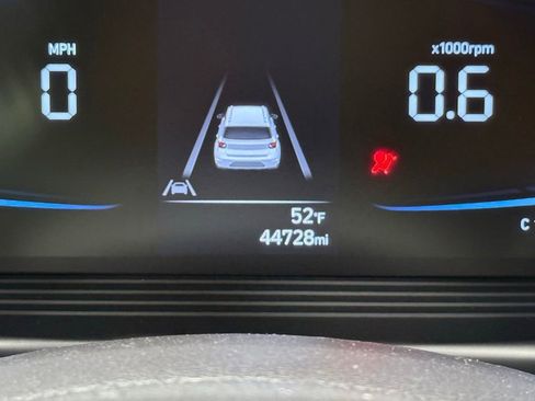 Used 2023 Hyundai Venue SEL image 32