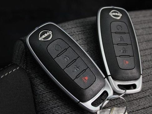 Certified 2023 Nissan Rogue SV image 30