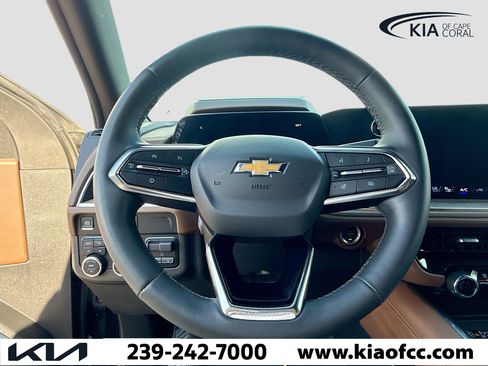 Used 2025 Chevrolet Suburban High Country AWD/4WD image 37