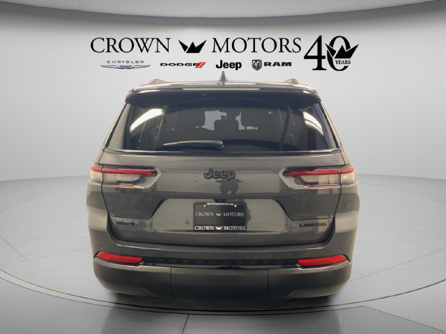 Used 2025 Jeep Grand Cherokee L Limited w/ Black Appearance Package AWD/4WD image 12