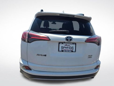 Used 2017 Toyota RAV4 XLE AWD/4WD image 5
