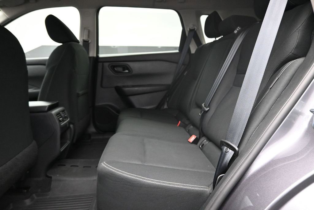 Used 2025 Nissan Rogue S FWD image 19