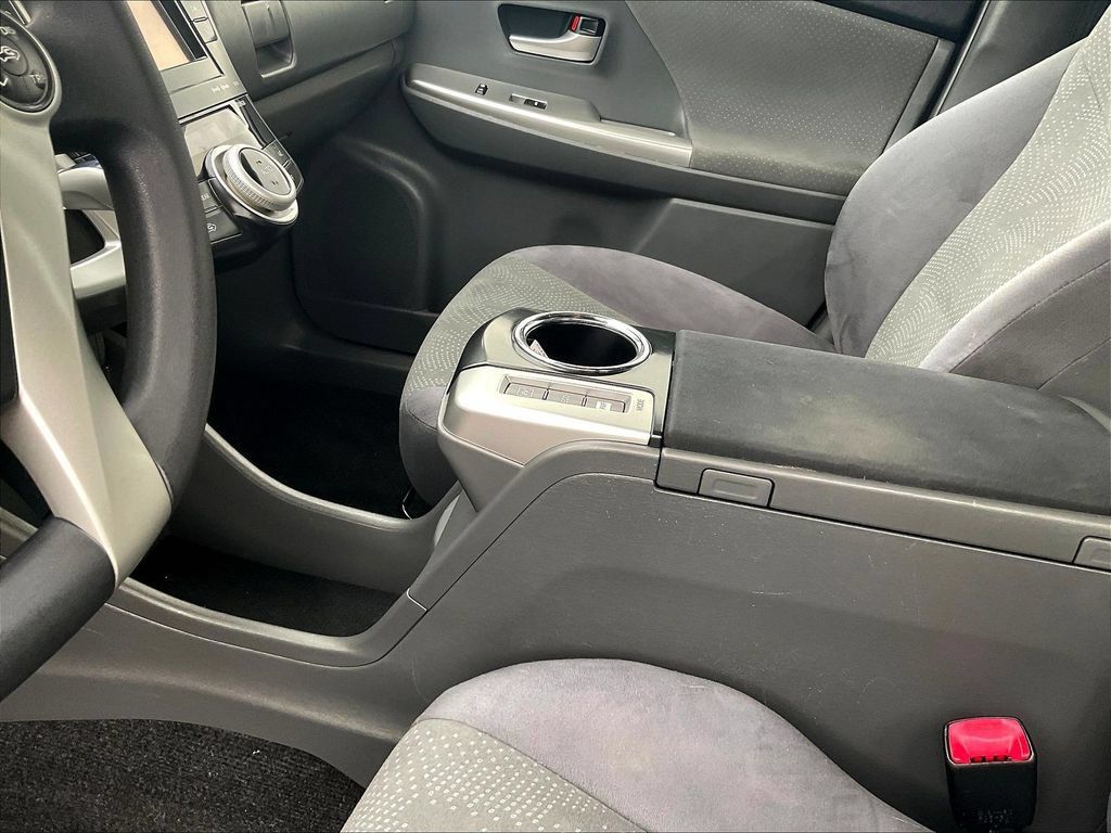 Used 2013 Toyota Prius V Three FWD image 18