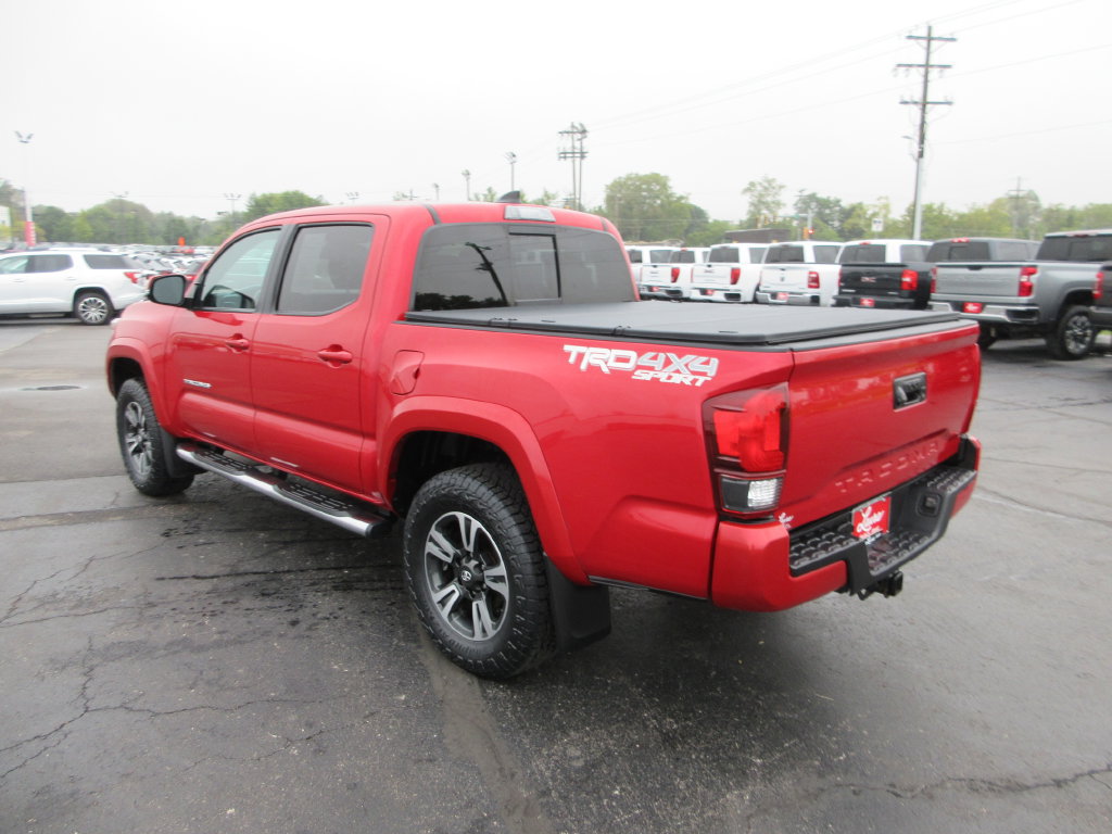 Used 2018 Toyota Tacoma TRD Sport AWD/4WD image 11