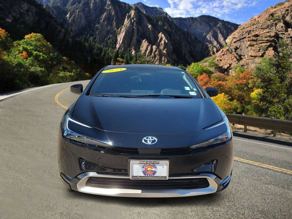 Used 2024 Toyota Prius Prime Premium FWD image 6