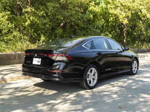 Used 2025 Honda Accord LX image 9