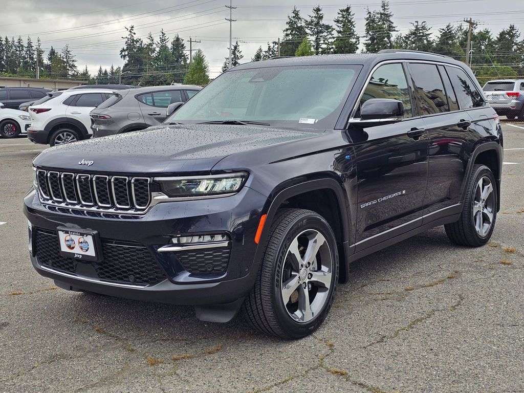 Used 2023 Jeep Grand Cherokee 4WD 4xe w/ Luxury Tech Group II image 4