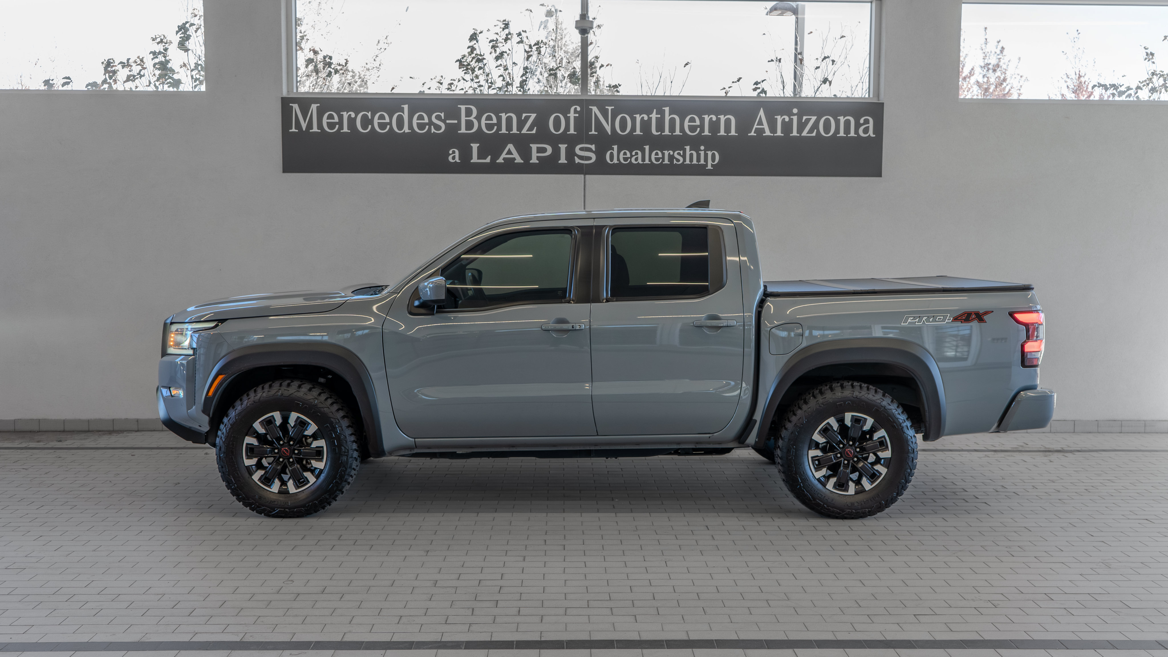 Used 2024 Nissan Frontier PRO-4X w/ Technology Package AWD/4WD image 2