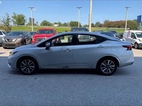 Used 2025 Nissan Versa SV FWD image 8