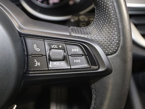 Used 2023 Alfa Romeo Stelvio Ti image 42