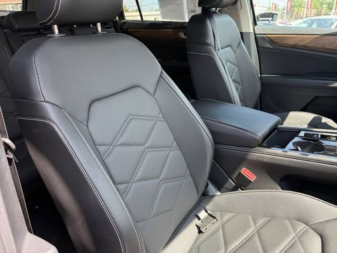Used 2025 Volkswagen Atlas SE AWD/4WD image 18