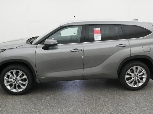 New 2026 Toyota Highlander Limited AWD/4WD image 3