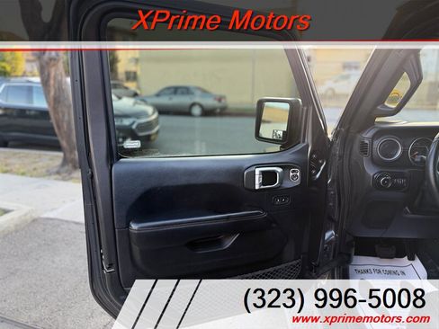 Used 2018 Jeep Wrangler Unlimited Sahara AWD/4WD image 14