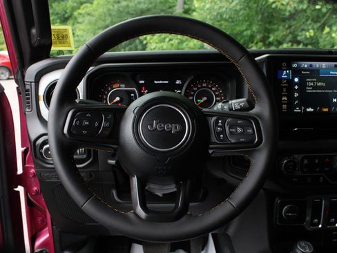 Used 2024 Jeep Wrangler Sport AWD/4WD image 9