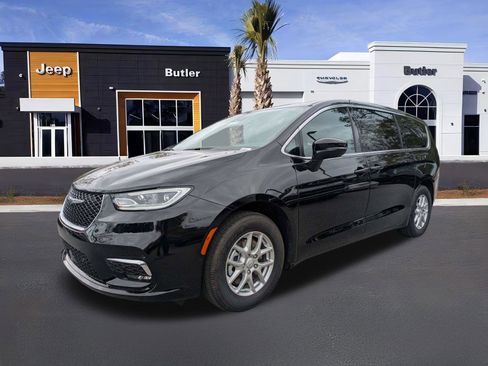 New 2026 Chrysler Pacifica Select image 2