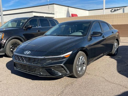 Certified 2024 Hyundai Elantra SEL image 4