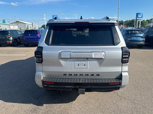 Used 2025 Toyota 4Runner TRD Sport AWD/4WD image 6