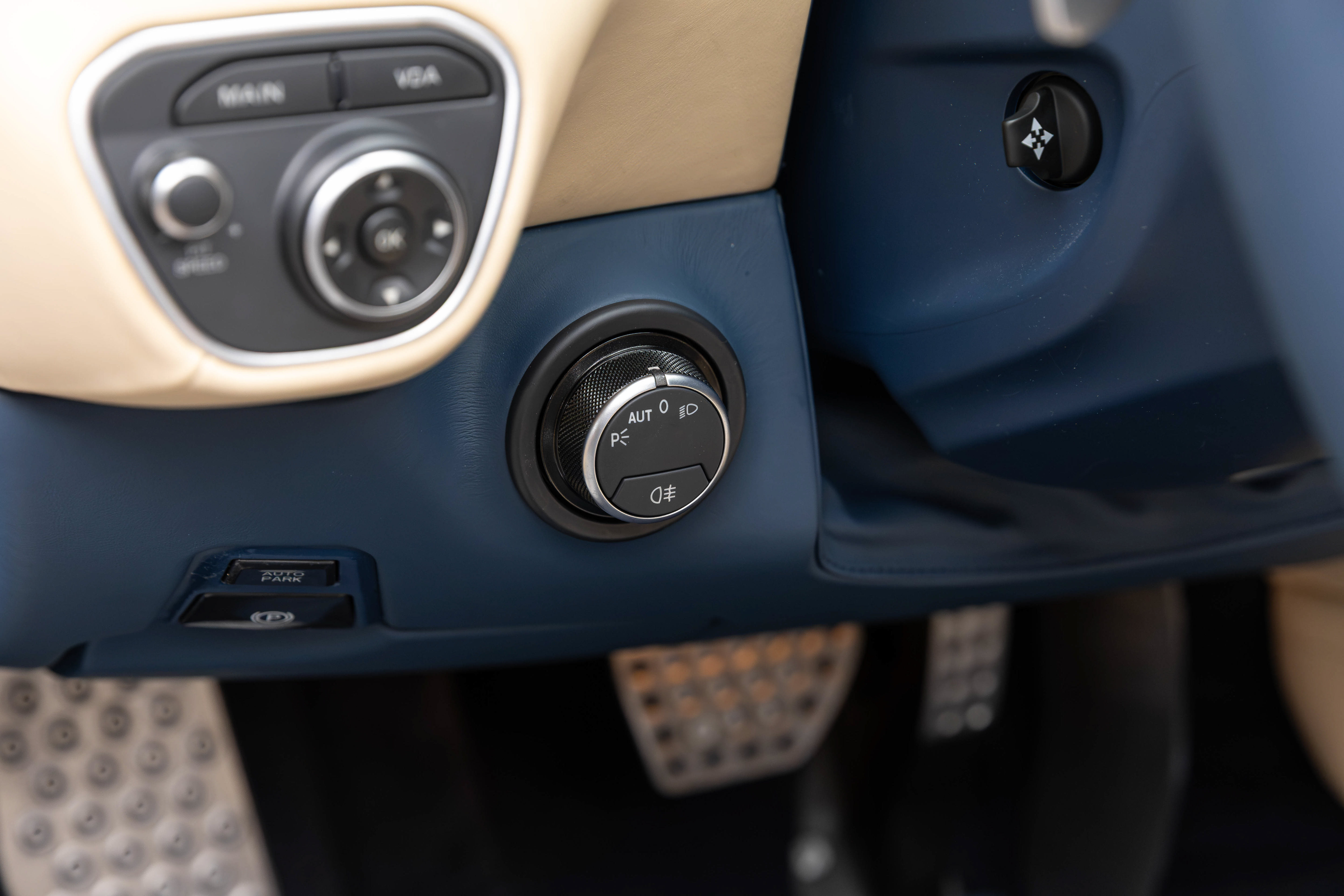 Certified 2015 Ferrari California T RWD image 21