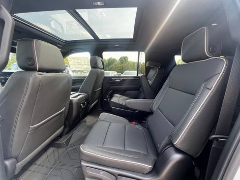 New 2026 Chevrolet Suburban Premier w/ Sun And Tow Package AWD/4WD image 19